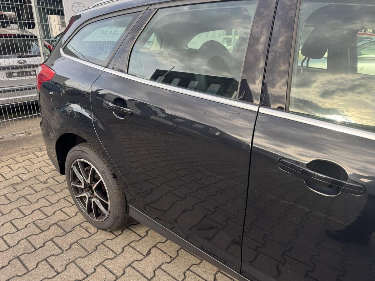 Ford Focus 3 original T&uuml;r hinten rechts Panther Schwarz Kombi Rohbau Bj.2011